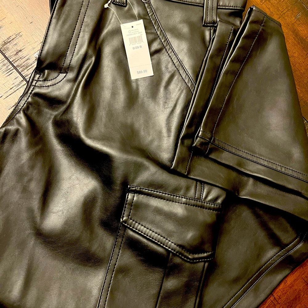 Gap Factory Mid Rise '90s Loose Vegan-Leather Cargo Pants 8/29 Regular | Black